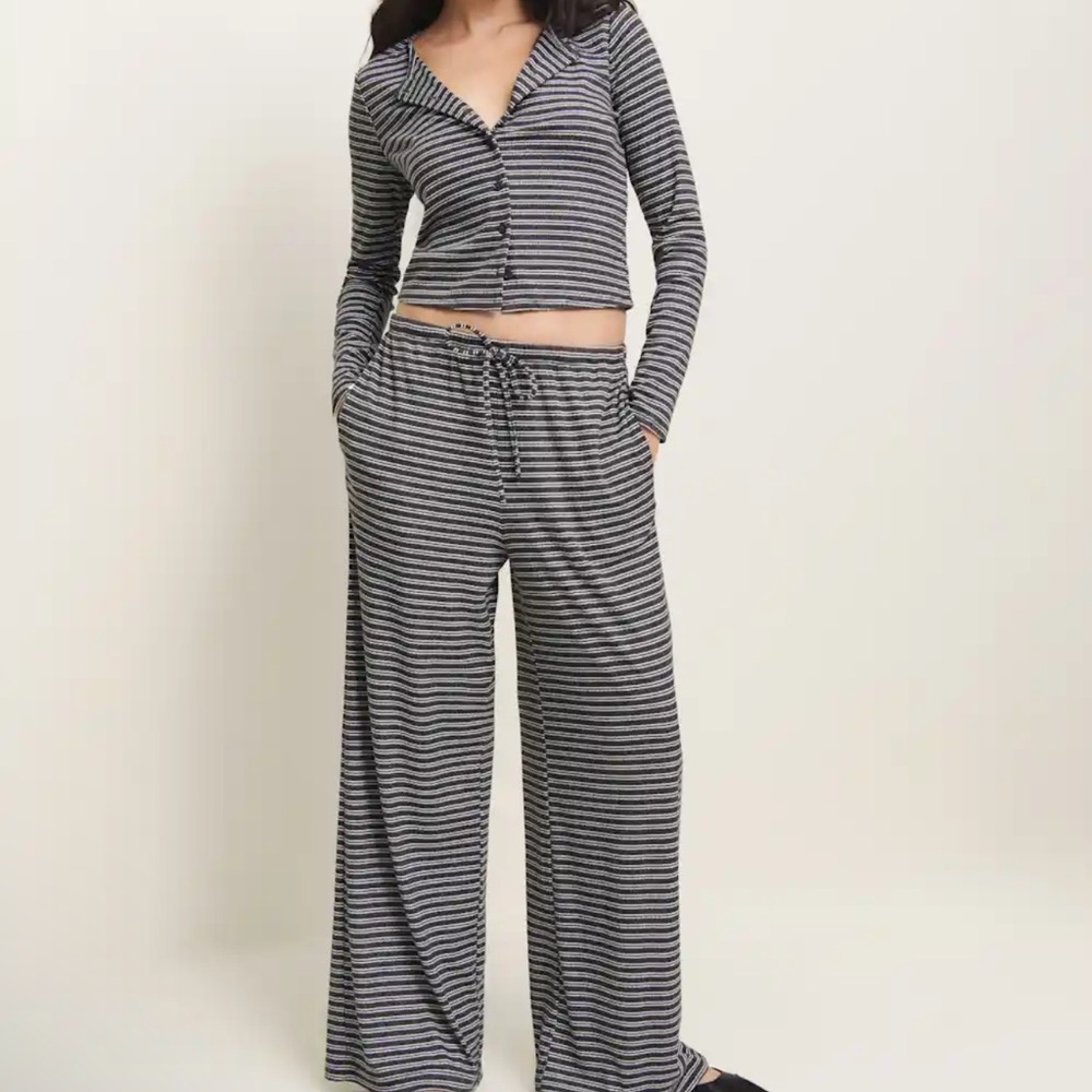 Striped Black and Gray Lounge Set